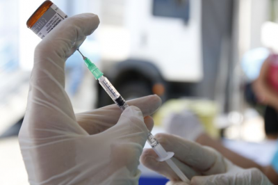 Unidades de saúde abrirão aos sábados de agosto e setembro para vacinar toda a família 